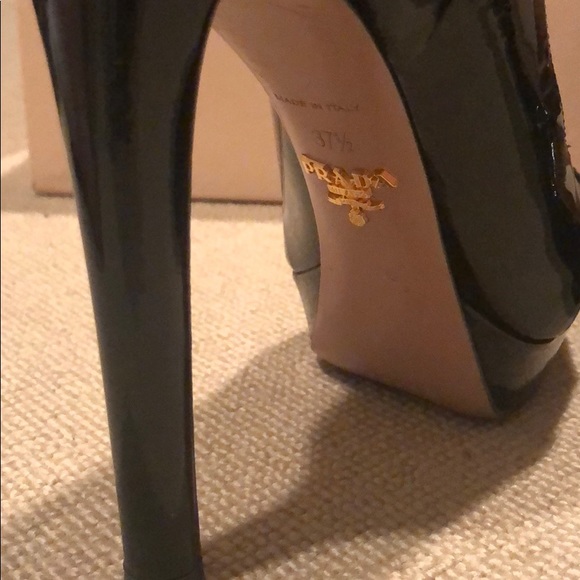 Prada AUTH platform patent leather strappy sandal - Picture 8 of 8